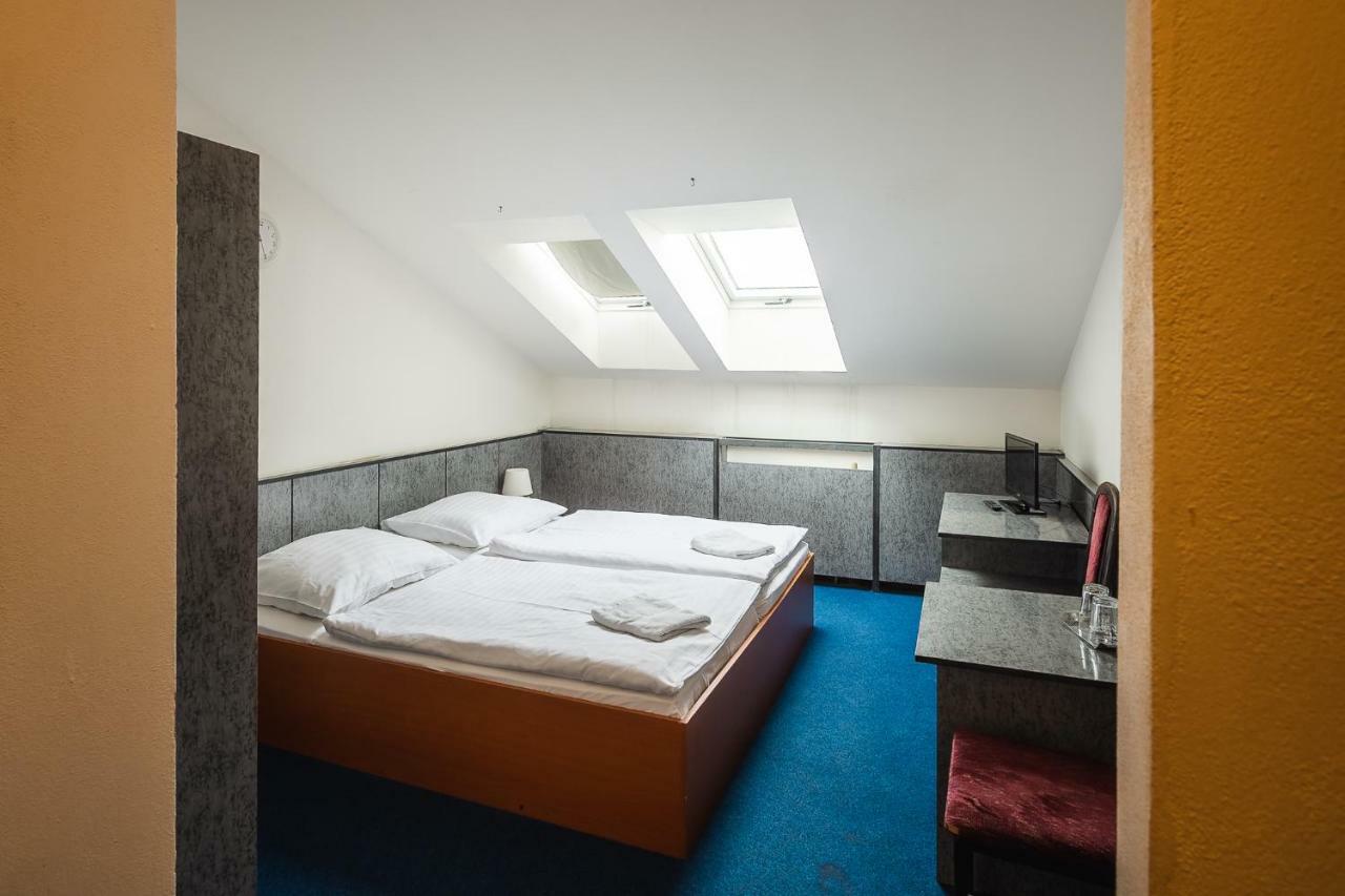 Hotel Alexander Прага Екстериор снимка