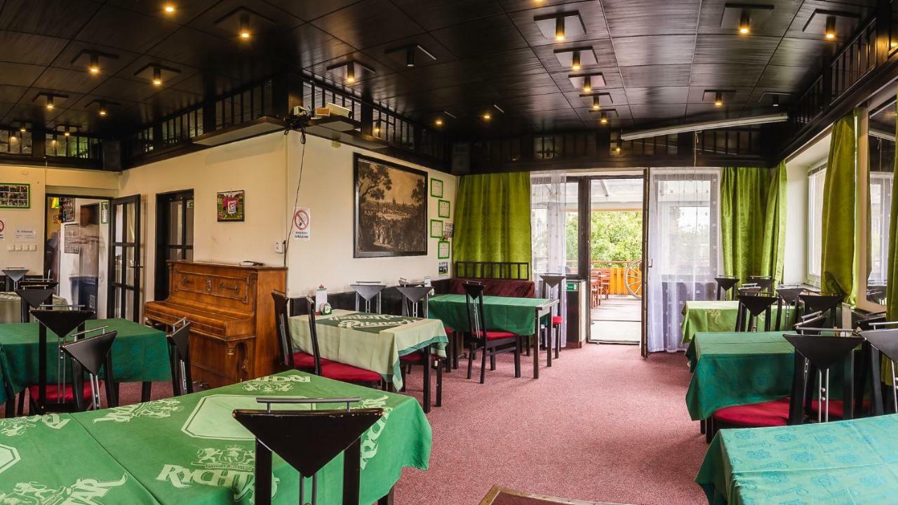 Hotel Alexander Прага Екстериор снимка